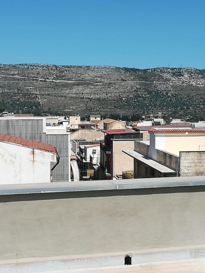 Rent Room Joe Via Dante 77 Solarino المظهر الخارجي الصورة